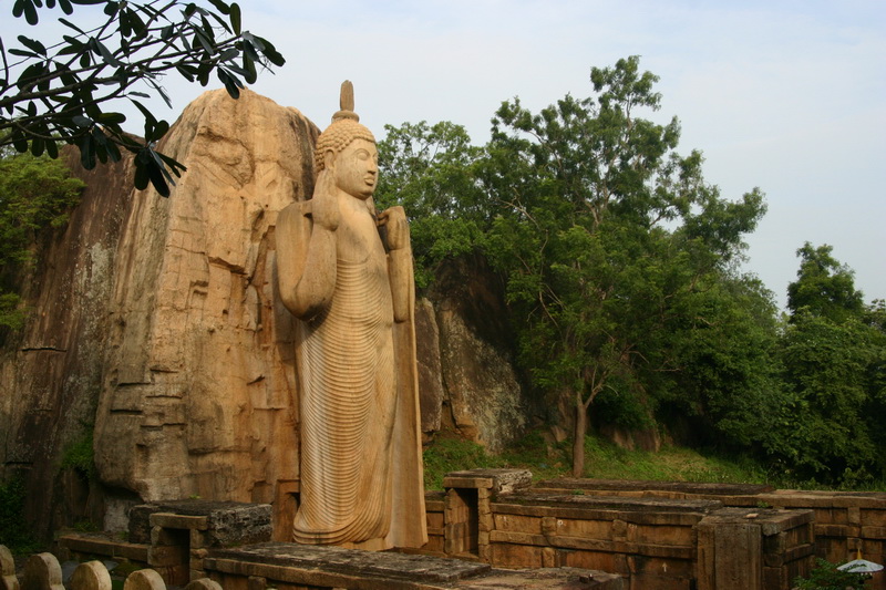 Sri Lanka, Aukana Buddha 